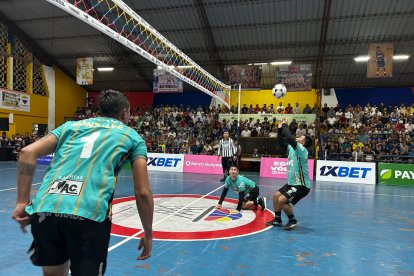 Sultanes, de Latacunga, lucha su clasificación en la división centro.