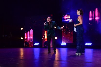 La transmisión en vivo a través de canales digitales permitió al público seguir de cerca cada momento de la gala.