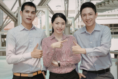 Con la nueva función de Huawei, la IA detecta poses rígidas o repetitivas y sugiere alternativas más naturales para evitar fotos incómodas