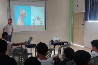 Anthony Bravo dicta charlas a jóvenes sobre protección animal