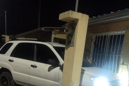 Así quedó el vehículo luego de que el conductor perdiera el control.