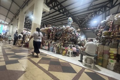 En los mercados de Guayaquil los clientes aún confluyen con regularidad.