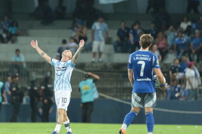 Kitu Díaz (i) marcó un doblete en su regreso al Capwell.