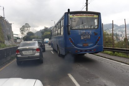 El transporte urbano es uno de los factores de contaminación.