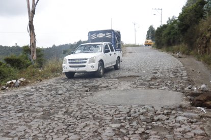 Una de las consecuencias del crecimiento desordenado es la falta de servicios públicos en barrios irregulares.