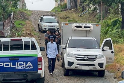 Agentes policiales acordonaron el área del hallazgo.