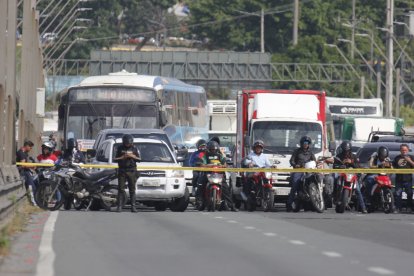 El paso en ese tramo fue restringido para facilitar el trabajo policial.