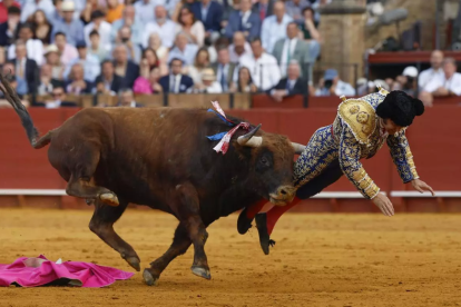 La décima de abono en la Maestranza estuvo marcada por la cornada de Morante de la Puebla