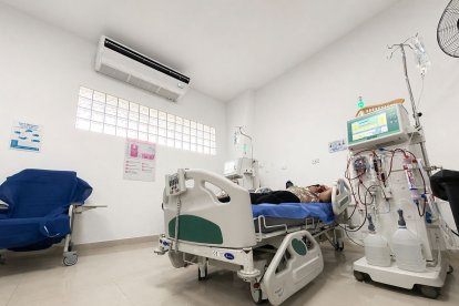 El IESS instaló equipos de aire acondicionado en el área de diálisis como medida emergente tras denuncias por altas temperaturas.