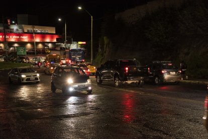 Recorrer poco más de un kilómetro, desde la Occidental hacia el redondel de la Rumihurco, toma hasta 30 minutos.