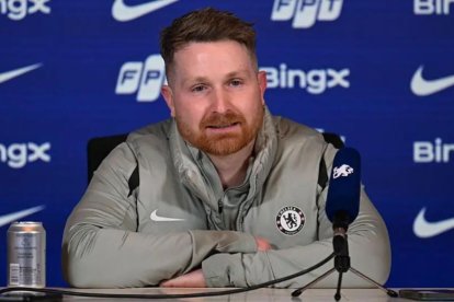 Calum McFarlane asumirá como entrenador interino.