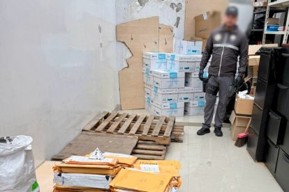 Fiscalía revisa archivos como parte de un proceso por presunto cohecho en la Policía.