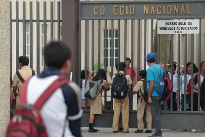 Exteriores del colegio Vicente Rocafuerte.