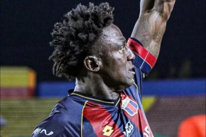 Roberto 'La Tuka' Ordóñez (d) es una de las figuras de Deportivo Quito para la Copa Ecuador.