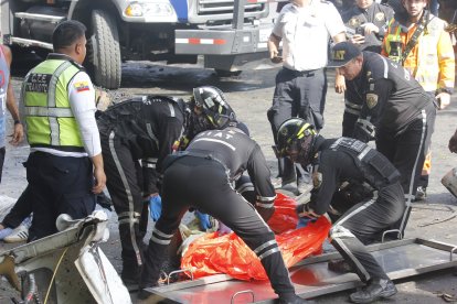 Los cuerpos de las víctimas mortales fueron retirados del lugar.