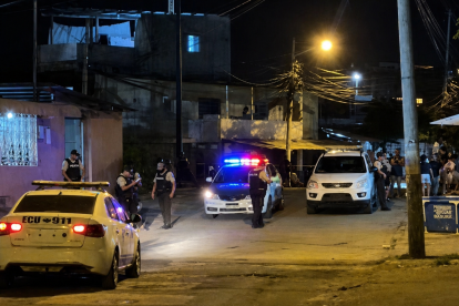 Tres amigos fueron sorprendidos a tiros cuando conversaban en el barrio La Florita, parroquia Los Esteros