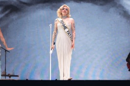 El show de Mon Laferte será a las 18:30.