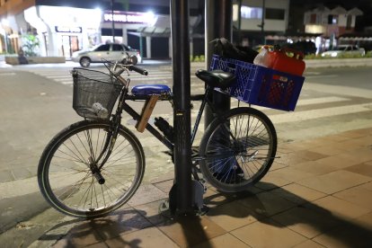 La bicicleta que acompaña al artista en su rutina diaria.