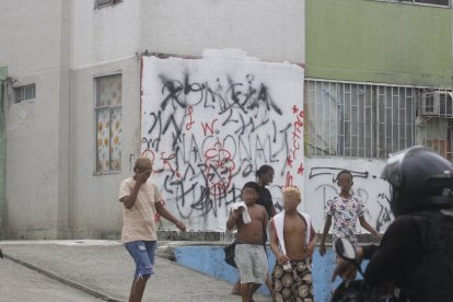 Nueva normativa exige espacios limpios y libres de distintivos delictivos.