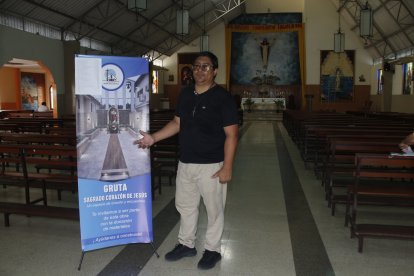 Con una imagen y un listado exponen a los feligreses como sería el oratorio.