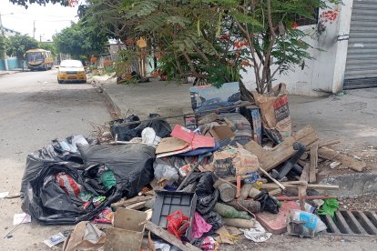 En Playas, la gente se queja de la insuficiente recolección de basura y ...