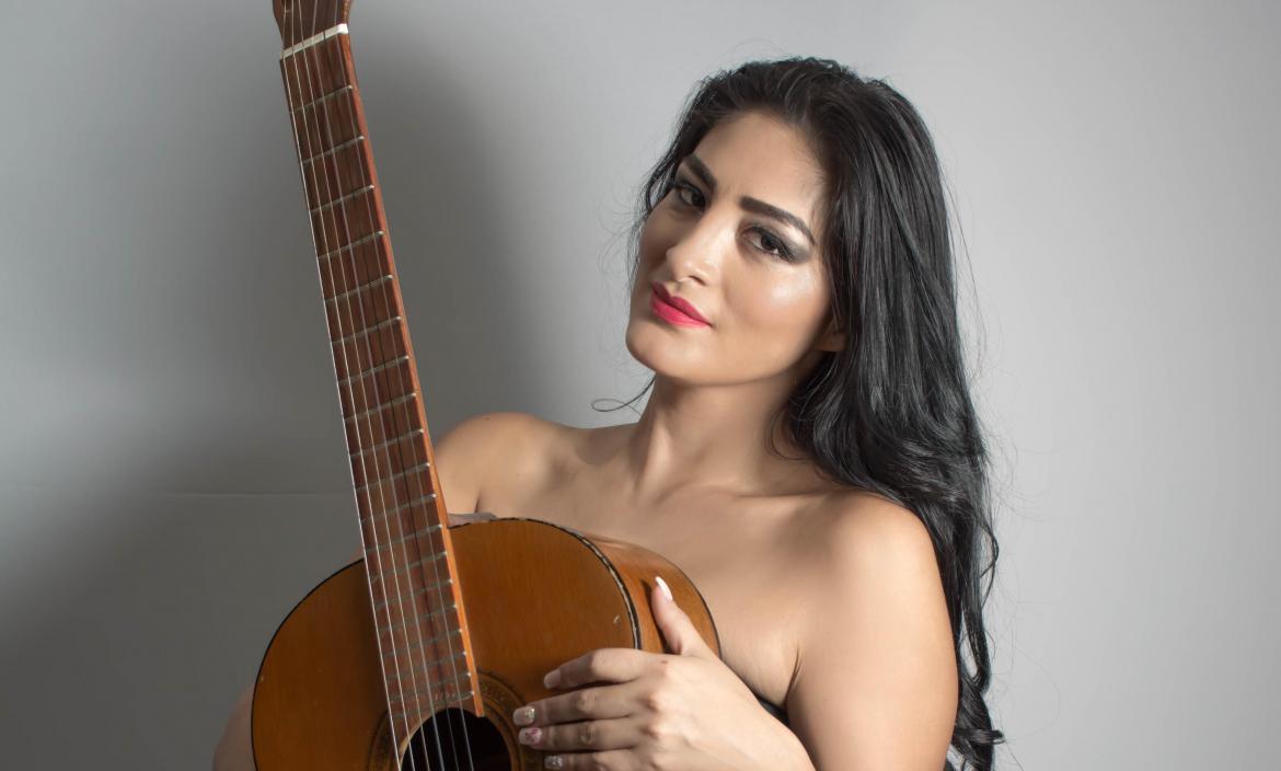 Locutora Jaky Roldán se siente una mujer sensual