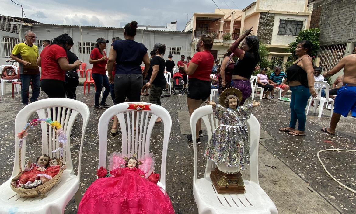 El carnaval se tomó las calles Alcedo y la Novena. Se bailaba en la calle, una celebración ‘con todos los juguetes’.