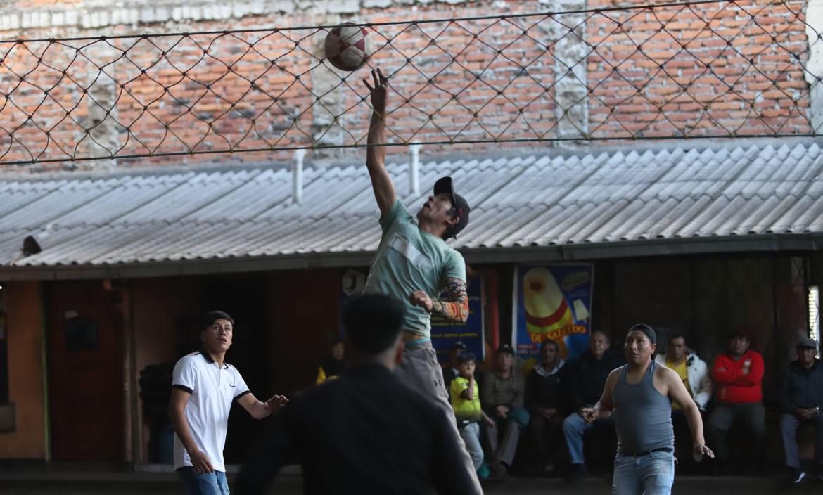 Jóvenes del sector han sido atraídos por este deporte, en San Roque, centro de Quito.