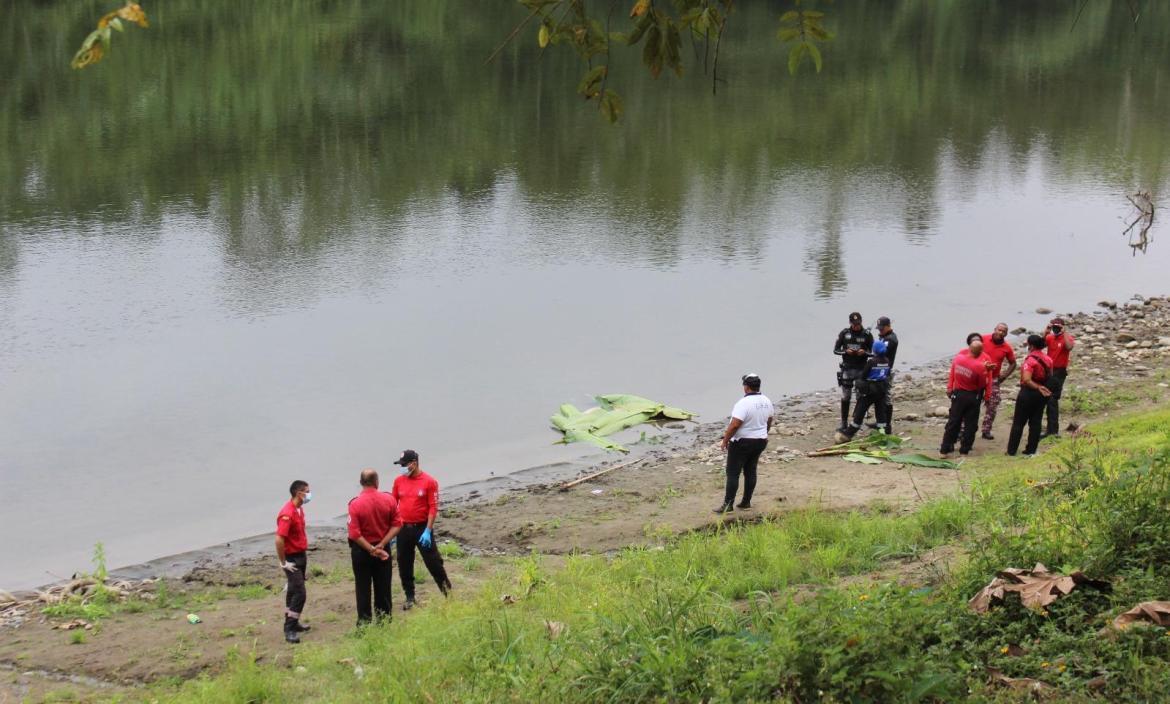 Un cuerpo mutilado fue hallado en el río Esmeraldas.