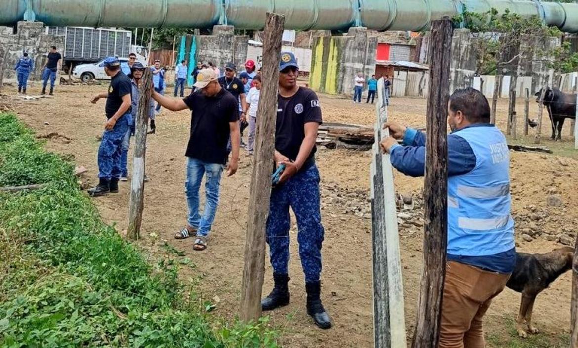 Personal municipal realizó el retiro de las estructuras.