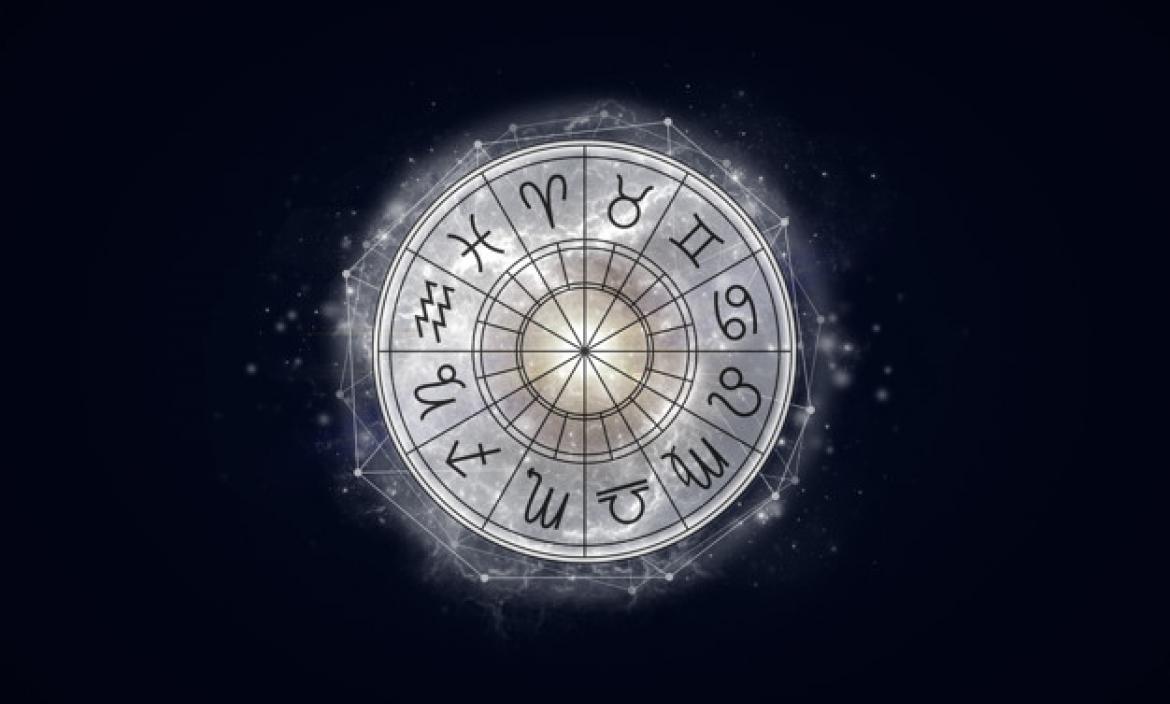 circulo-astrologico-signos-zodiaco-sobre-fondo-cielo-estrellado_164357-3348