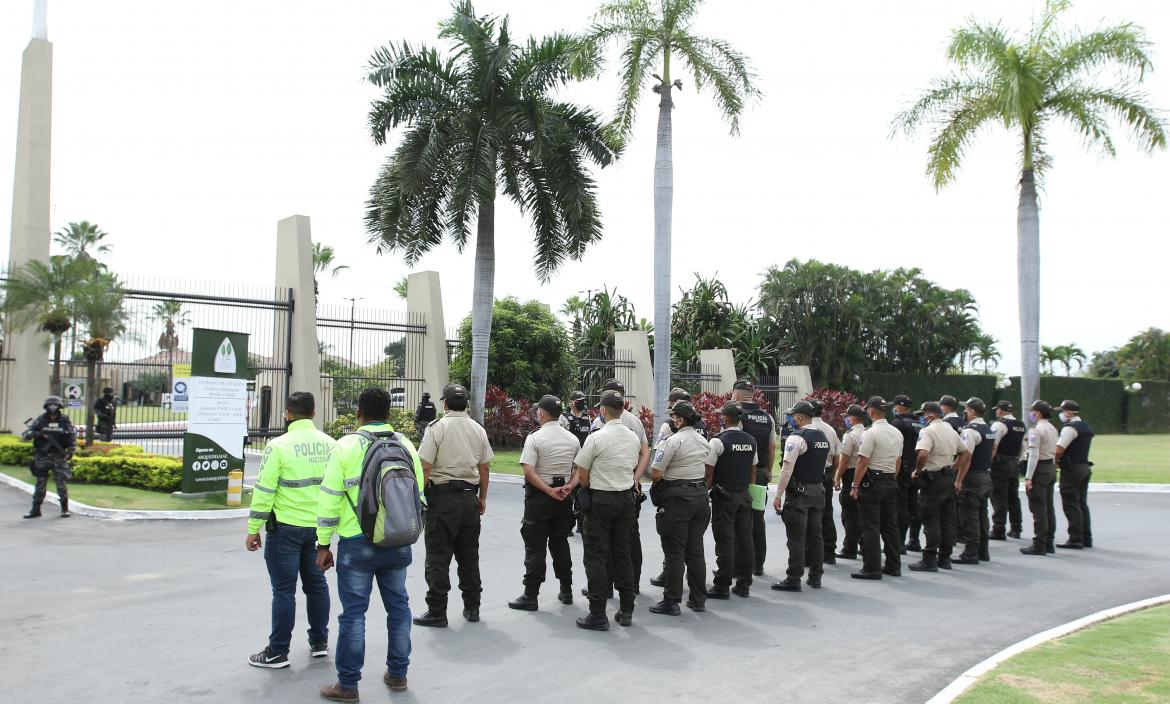 Más de 40 uniformados de diferentes unidades de la Policía resguardaron el velorio y sepelio de Geovanny Francisco Mantilla Ceballos.