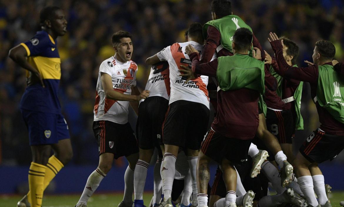 Boca Juniors' Venezuelan Jan Hurtado (L) is seen as players of River