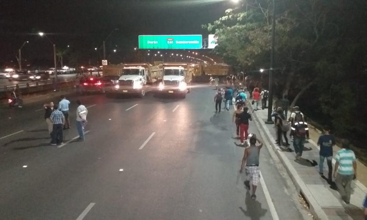 Guayaquil Cierra Los Puentes Para Protegerse Del Caos