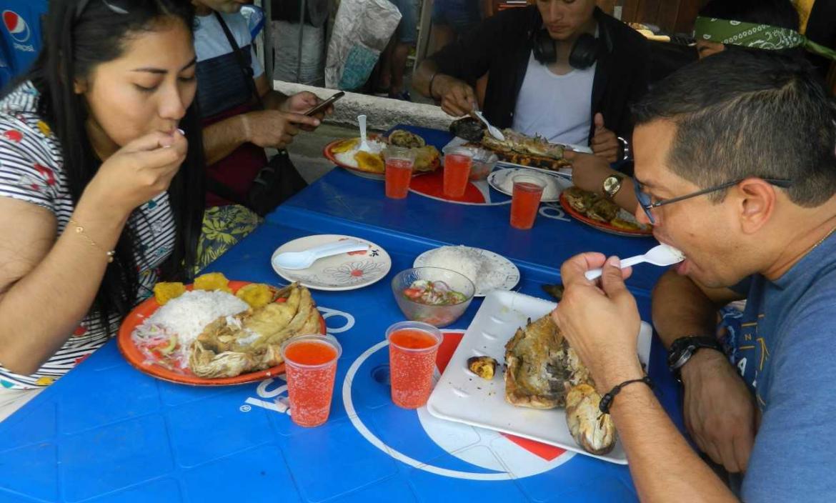 El feriado se vive con el sabor de la liza en Puerto El Morro