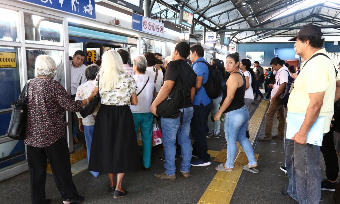 6 tácticas que utilizan los ladrones para robarte en la Metrovía