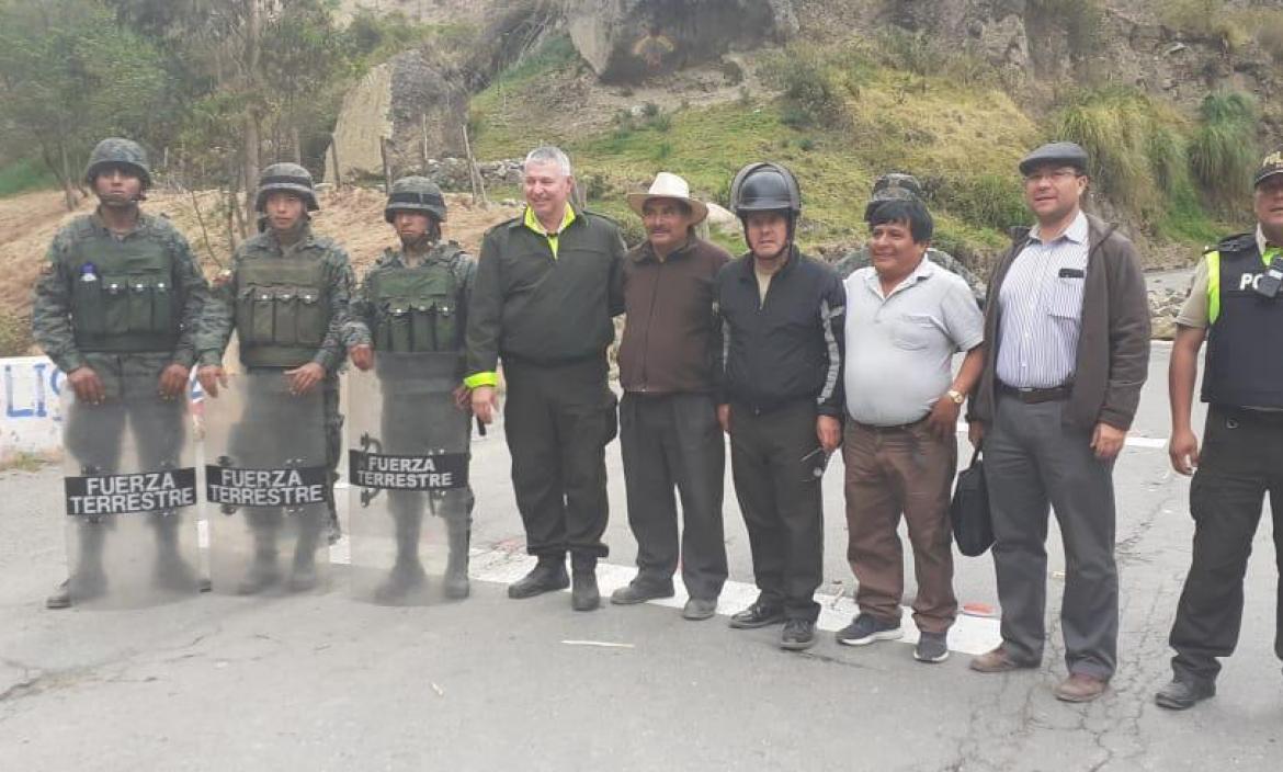 LIBERARON A POLICÍAS Y MILITARES EN CHIMBORAZO
