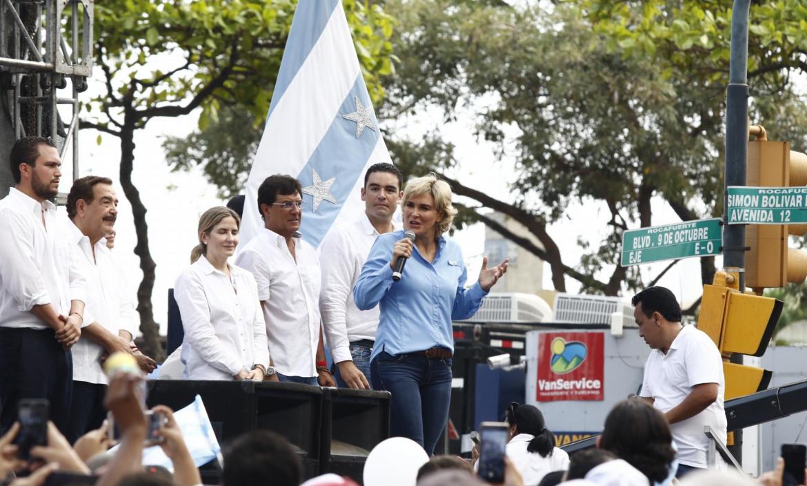 MARCHA DE NEBOT EN LA 9 DE OCTUBRE