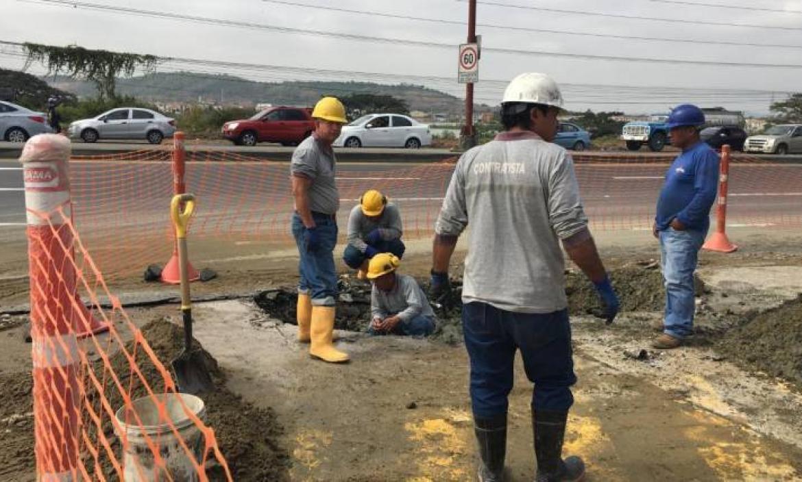 CORTE DE SEVICIO DE AGUA POTABLE EN LA VÍA A LA COSTA
