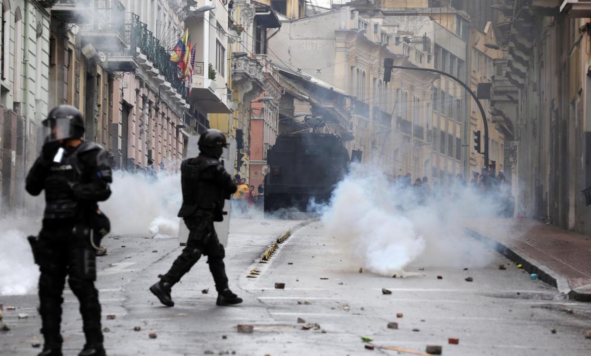 PROTESTAS Y SAQUEOS ANTE EL ANUNCIO DE LAS MEDIDAS ECONÓMICAS APLICADAS POR EL GOBIERNO ECUATORIANO