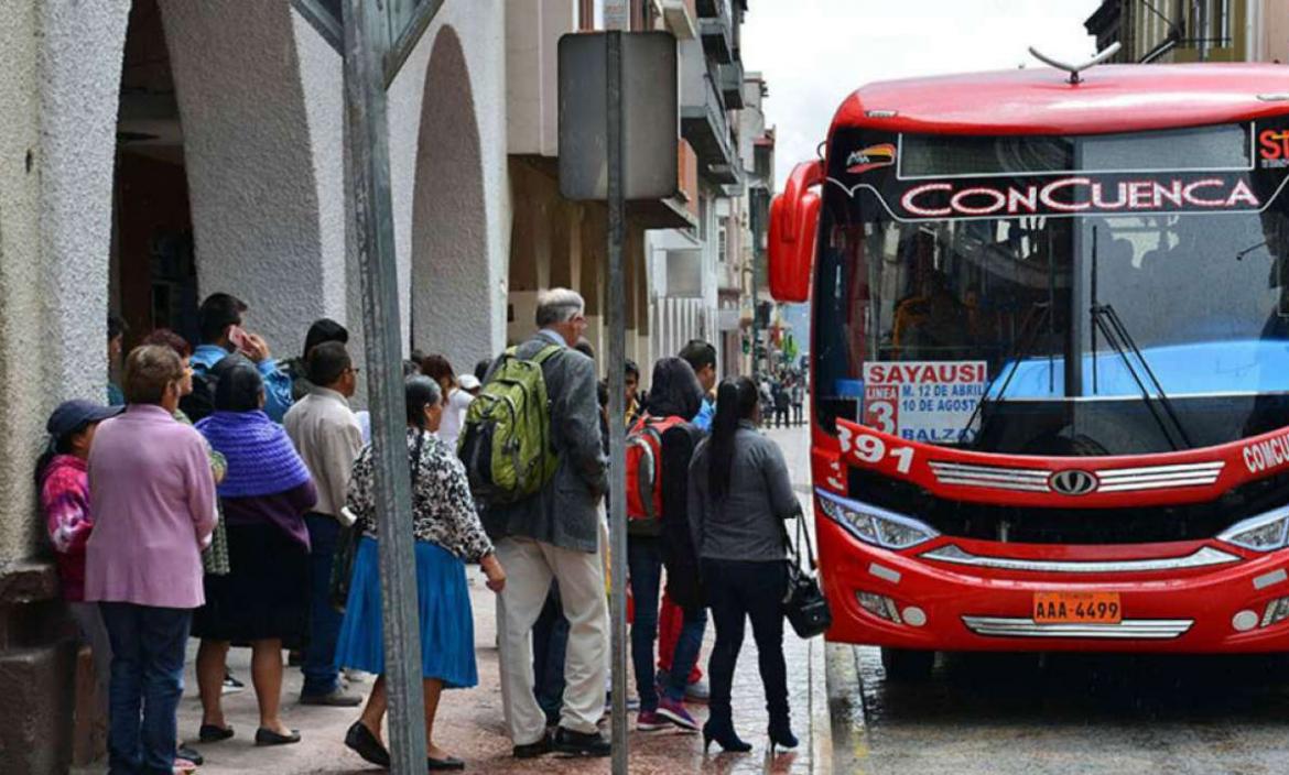 Casi muerto comunicación Respetuoso del medio ambiente Municipio de Cuenca considera inconstitucional el alza del pasaje del transporte  urbano