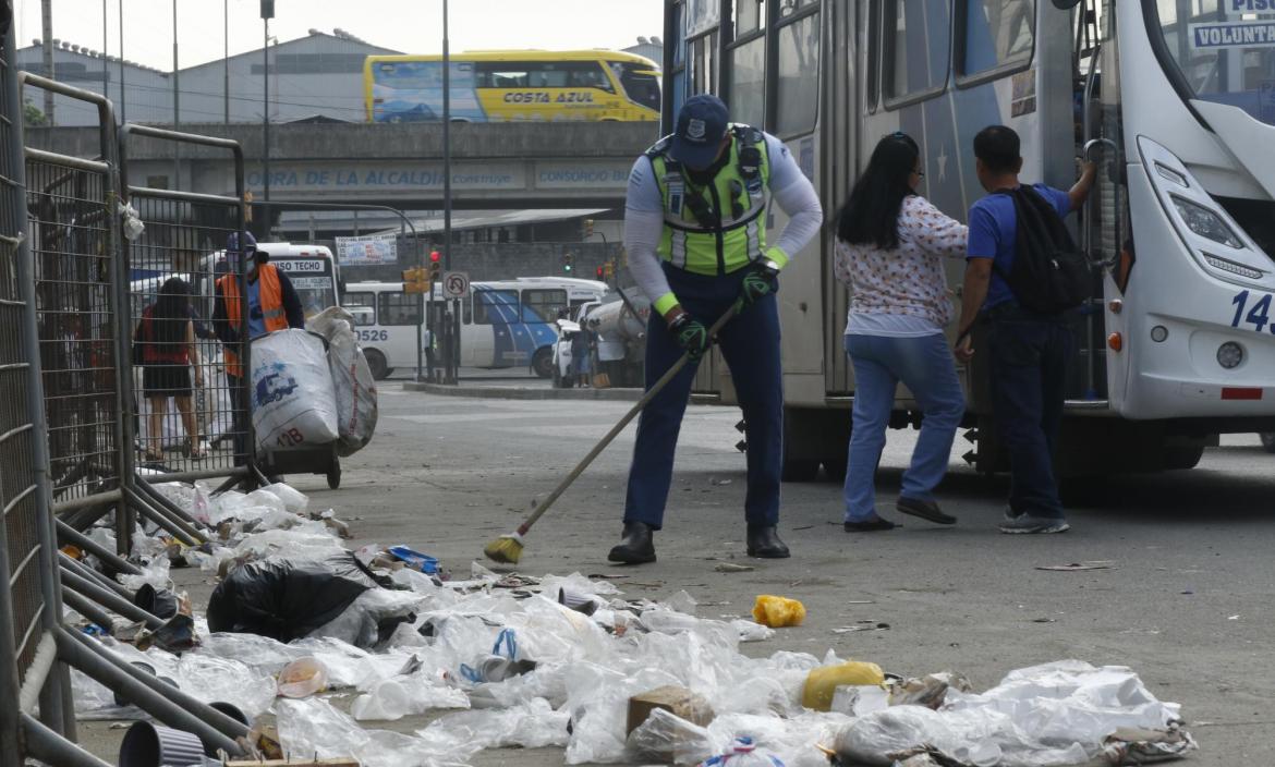 VIGILANTE BARRE EN FIESTAS NAVIDEÑAS