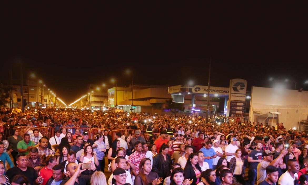 CONCIERTO DE SALSA VALLENATO Y BALADA POR FIESTAS JULIANAS EN LA AVENIDA MACHALA Y GOMEZ RENDÓN