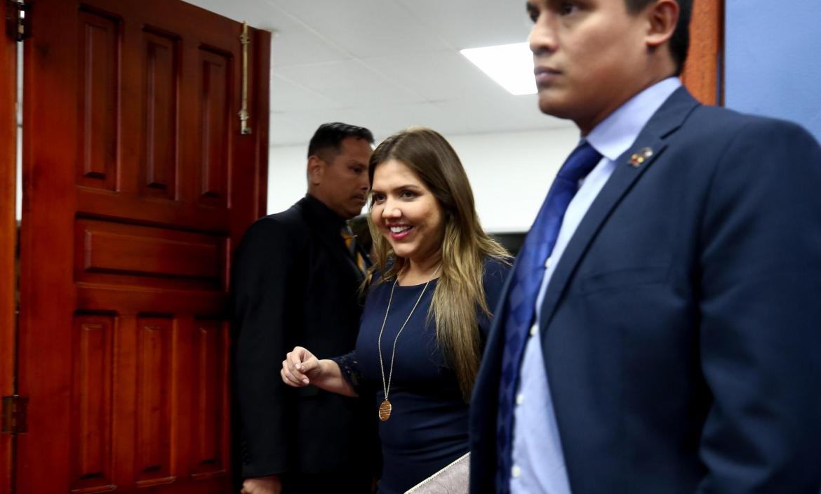 VICEPRESIDENTA DE ECUADOR SE DEFIENDE DE ACUSACIONES EN SU CONTRA