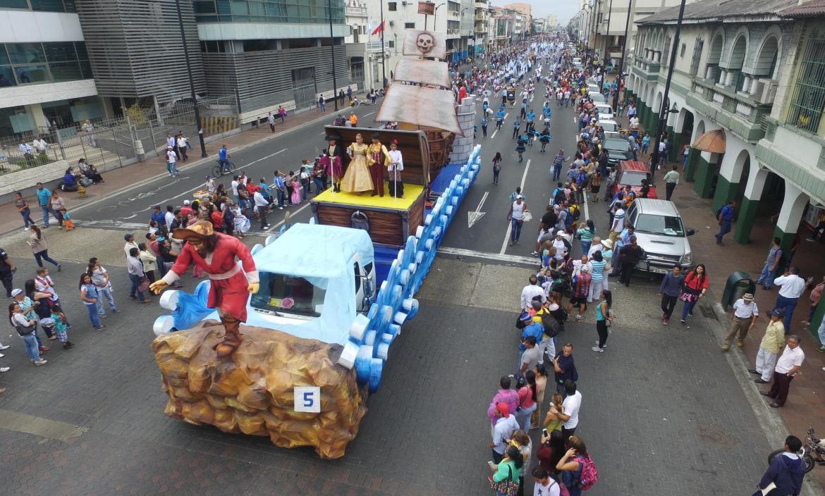 DESFILE POR EL ANIVERSARIO DE FUNDACIÓN DE GUAYAQUIL