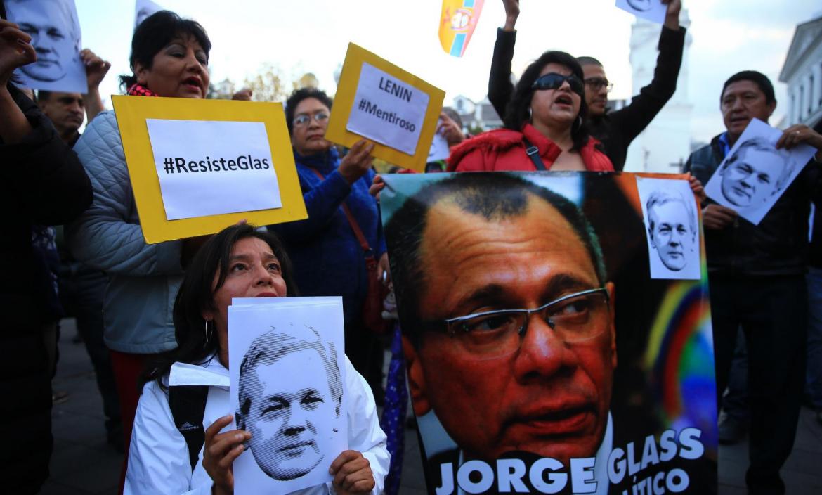 Concentración de apoyo al ex vicepresidente Jorge Glas y Julian Assange ante Presidencia
