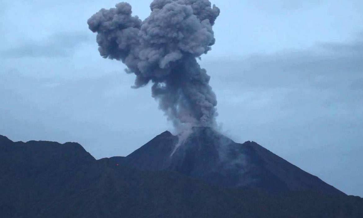 VOLCÁN REVENTADOR EN ACTIVIDAD