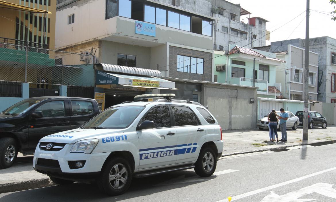 El negocio afectado está ubicado en las calles Pedro Pablo Gómez entre Tungurahua y Lizardo García. LA Policía legó al lugar.