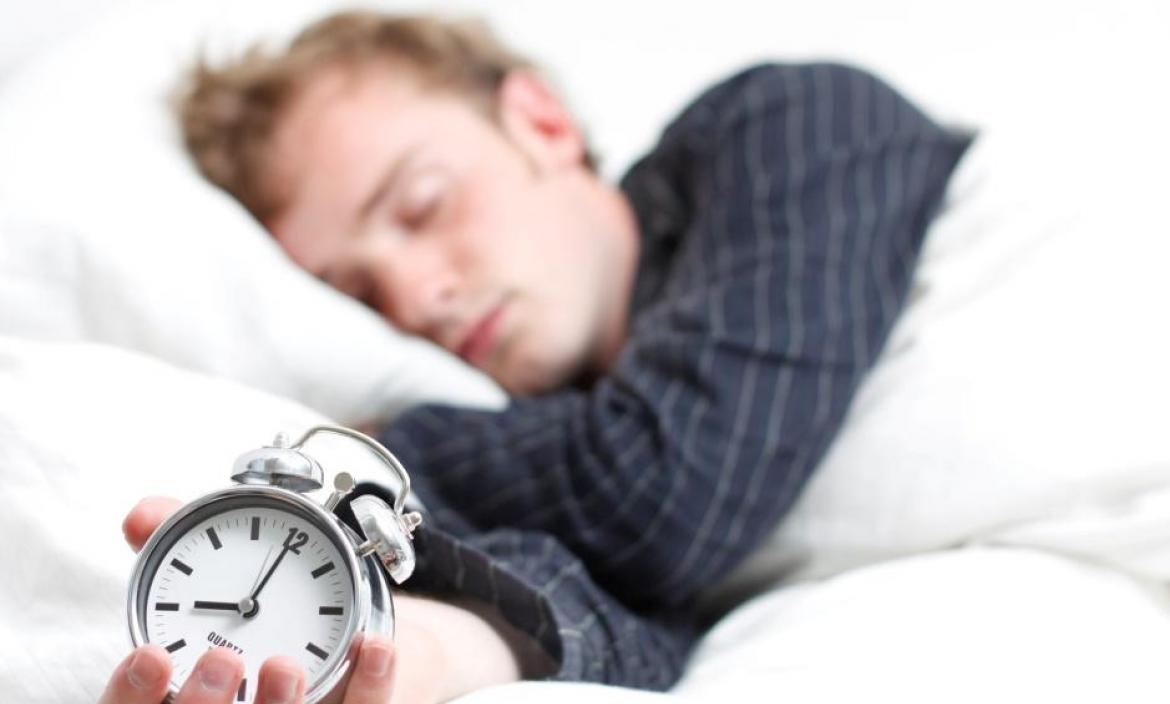 Dormir menos de 4 horas y más de 9 puede provocar trastornos psicológicos, patológicos y biológcos.