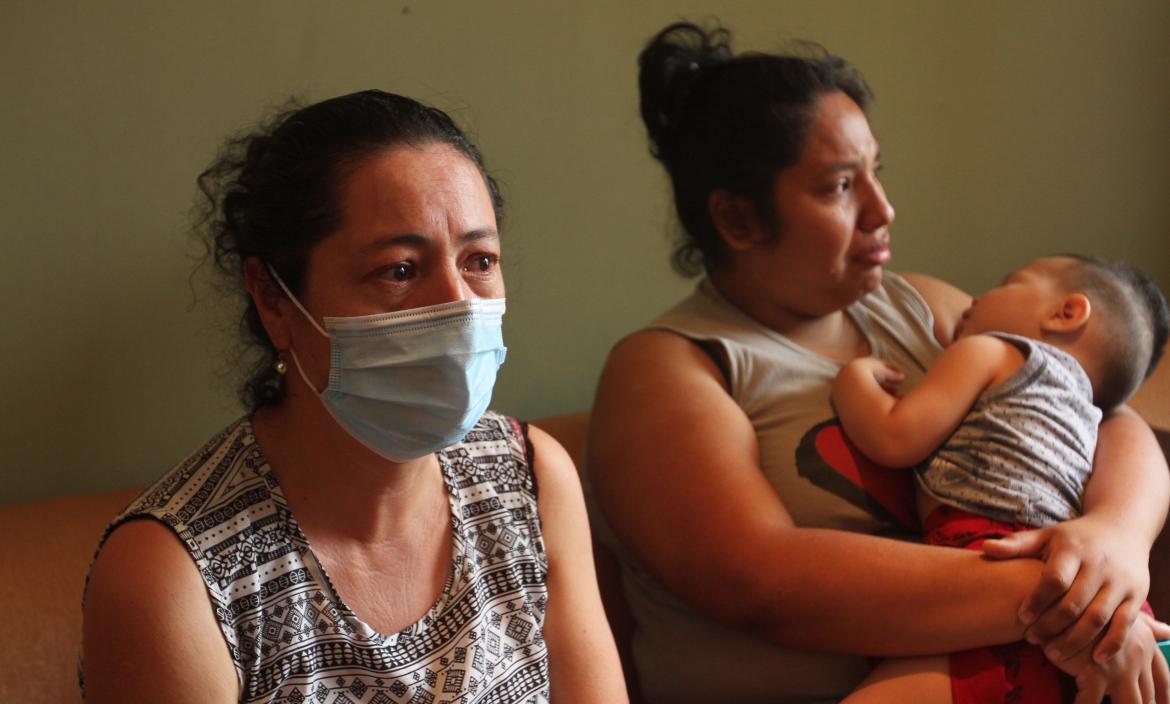La mamá de la fallecida, Janina Guerrero, y su hermana, Madeleyne Jiménez, no pudieron contener las lágrimas al hablar de la tragedia.